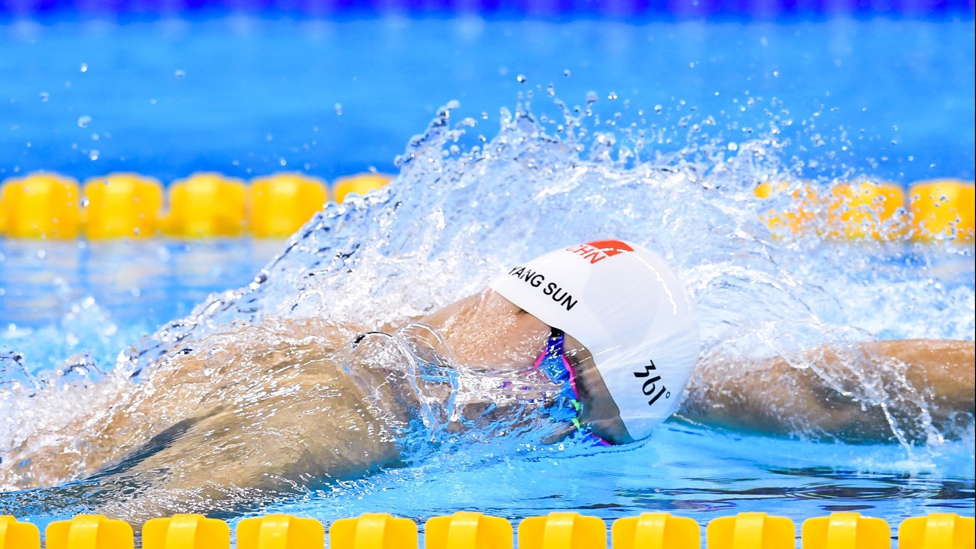 国务院办公厅印发《关于以冰雪运动高质量发展激发冰雪经济活力的若干意见》。